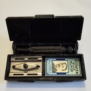 WW2 Enlisted Men 'Gillette' Safety Razor in case
